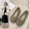 Zapatos de conducción de felpa con suela blanda para mujer, cálidos de invierno 2026, zapatos planos de felpa estilo coreano, slip-ons de lunares, corte bajo