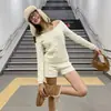 Ins estilo europeo y americano transfronterizo 2026 nueva moda elegante conjunto de suéter texturizado adelgazante para la cintura y pantalones cortos para mujer