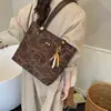 Bolsa de Grande Capacidade Bolsa Feminina 2025 Novo Design de Nicho High-End Outono e Inverno Bolsa de Ombro Retrô Bolsa Tote para o Dia a Dia
