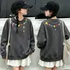 Sudaderas forradas de felpa para niñas de importación, nueva colección otoño/invierno 2026, cuello redondo, diseño de caricatura lindo, tops de manga larga para niños como capa base, venta al por mayor