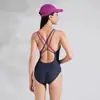 2026 Novo Modelo Maiô Competitivo de Peça Única Ajustado com Alça de Ombro Multicor de Camada Dupla para Mulheres, Treinamento Esportivo Profissional, Corte Médio, Disfarça a Barriga