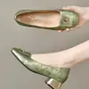 Sapatos Femininos de Bico Baixo Mais Vendidos 2026 Outono Novo Estilo Nacional Salto Grosso Novo Estilo Chinês Temperamento Slip-on Salto Médio Sapatos Femininos