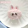 Pelúcia Labubu Mart Bolsa Fofa Pingente de Fita Broche Acessórios de Joalheria Acessórios de Roupa Acessórios de Vestuário
