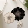 Tapete de terra de diatomáceas com estampa de borboletas de bolinhas pretas, adequado para uso doméstico, hall de entrada, banheiro, absorvente, antiderrapante e resistente ao desgaste