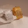 Pulseira Aberta de Metal Estilo Europeu e Americano com Flor Vazada Pulseira Leve de Luxo de Alta Qualidade Joia de Mão Exagerada de Nicho Atacado