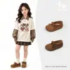 Zapatos Birkenstock retro simples con lazo estilo bosque para niñas, nuevo versátil para otoño 2026, zapatos de piel de princesa con suela blanda