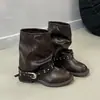 Botas de tornozelo marrons estilo Melard, retrô, com salto grosso para mulheres, nova coleção outono 2026, projetadas para fazer figuras baixinhas parecerem mais magras, com bico fino e estilo de bota de cavaleiro.