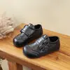 Zapatos de Cuero Genuino para Niños Estilo Británico Primavera y Otoño 2026 Suela Suave Zapatos Individuales para Niños Zapatos de Desempeño para Niños Zapatos de Tabla para Bebés Negros