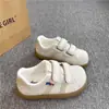 Tênis de Treino Estilo Coreano com Velcro para Outono e Inverno Feminino, Sapatos de Dedo Grande Original de Nicho com Sola Grossa, Tênis Casuais Fofos Retrô