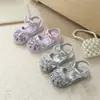 Sandalias cerradas de lentejuelas con lazo para niñas, nuevo modelo de verano 2026, zapatos de playa estilo princesa transpirables de suela suave