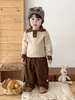 Suéter de punto de estilo coreano para bebé con bloques de color retro, un suéter polo moderno para niños, perfecto para primavera y otoño, con un tacto suave y cómodo