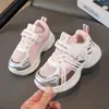 Zapatillas de papá para bebé, zapatos para niños y niñas, malla de una sola capa para primavera y otoño, forrados de felpa para invierno, versiones duales, suela suave, antideslizantes, zapatos para niños con velcro