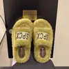 Pantuflas de felpa para mujer para exteriores 2026 otoño e invierno nuevas estilo coreano de suela gruesa para aumentar la altura versátiles antideslizantes de algodón esponjoso