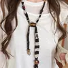 2025 Nuevo Collar de Bufanda de Seda con Flor en la Cintura Color Café para Mujer con Diseño Único, Cadena de Suéter Calentador de Cuello, Accesorio Simple y Elegante