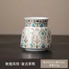 Porcelana blanca con detalles dorados, un juego de seis utensilios de té para la ceremonia del té china, que incluye un clip para té y un portalápices