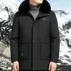 Jaqueta de inverno business casual com forro de fleece para homens de meia-idade e idosos, apresentando um design elegante de cor sólida e uma gola de pele sintética.