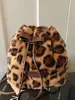 Bolso de Piel con Estampado de Leopardo de Moda Estilo Coreano de Nicho para Mujer 2025 Invierno Nuevo Bolso Cruzado Bolso de Piel Bolso Cubo