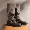 Hebilla de Cinturón Estilo Británico Perro Rosa Botas de Caballero para Mujer 2026 Otoño/Invierno Color Caqui Patchwork Botas de Caña Alta Adelgazantes y Versátiles