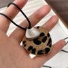 Fiebre Hecho a Mano Amor Colgante Collar Mujer Otoño e Invierno Tejido Cuerda Negra Accesorios Decorativos Cadena Larga de Lana
