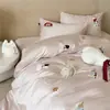 Lindo Estilo Juego de Ropa de Cama de Algodón de Fibra Larga 100S de Tres o Cuatro Piezas, Juego de Ropa de Cama con Sábana y Funda de Edredón de Algodón Puro con Bordado de Dibujos Animados