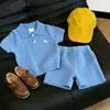 Conjunto de Verão 2026 para Meninos Novo Tendência Tricô Gola Polo Manga Curta Shorts Conjunto de Duas Peças para Meninos Bebês Estilosos