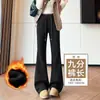 Pantalones anchos de microcampana blanco grisáceos para mujer, otoño e invierno, con forro polar, popular estilo nuevo 2026, fluidos, ajustados, favorecedores, pantalones de campana