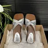 Sandalias de vestir blancas retro de moda para mujer, nuevo modelo de verano 2026, que aumentan la altura, adecuadas para combinar con faldas, sandalias de suela gruesa