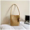 Bolsa Feminina de Ombro Único de Alto Aparato Verão 2026 Nova Bolsa de Mão de Nicho Bolsa Saco Estilosa Vazada Moda Bolsa de Ombro
