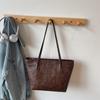 Bolsa Tote Transfronteiriça de Comércio Exterior Retrô de Grande Capacidade, Bolsa de Ombro Estilo Balde Elegante e Simples, Bolsa de Mão de Alta Qualidade para o Dia a Dia