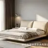 Piso Flotante Piel Cama King Size Almacenamiento Suspendido Invisible Apartamento de Alquiler Piso Grande Recámara Principal Silenciosa Minimalista Cama de Boda