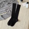 Nuevos Calcetines de Canalé de Color Sólido Otoño Invierno Calcetines Largos Versátiles de Algodón de Color Sólido con Rayas Verticales para Mujer Sexy Micro-presión