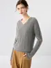 Suéter de cachemira tejido en punto de ochos con cuello en V para mujer, nuevo suéter de punto liso para otoño e invierno, top básico holgado y estilizado