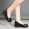 Zapatos de trabajo de talla grande, zapatos planos cómodos para azafatas, zapatos negros de punta redonda, zapatos de suela blanda para madres y mujeres, zapatos de cuero profesionales para mujer para el trabajo
