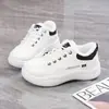 Tênis casuais modernos com forro de fleece, nova coleção outono/inverno 2026, estilosos e versáteis, antiderrapantes, confortáveis, espessados para aquecimento, sapatos de algodão, Q850