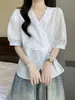 Camisa azul fruncida de manga corta con cuello en V para mujer, nuevo estilo de verano, talla grande, diseño de cintura entallada, top elegante de manga corta