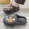 Zuecos de diseño floral con suela gruesa para mujer, sandalias de punta cerrada, nuevas de moda de verano antideslizantes 2026 estilo playa con aumento de altura