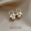 Pendientes etéreos de perlas florales para mujer, diseño de nicho, tachuelas de lujo ligero, pendientes de estilo vintage de alta gama