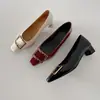 Zapatos de Mujer Elegantes y de Moda 2026 Estilo Nuevo Punta Cuadrada Tacón Medio Grueso Sin Cordones Zapatos de Piel con un Refinado Diseño Bajo