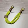 Estilo INS combinação de cores cordão de pelúcia capa de celular com cordão portátil peludo anti-perda curto portátil para pulso chave do carro fecho de bolsa