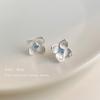Aretes de Flor de Cuatro Hojas con Textura de Trefilado Lujo Ligero Dulces Elegantes Aretes de Zircón Aretes de Moda Coreana Sentido de Alta Gama