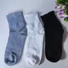 Calcetines R412 para hombre negros blancos grises calcetines deportivos calcetines de hombre calcetines de otoño 1 yuan 2 yuan suministro al por mayor artículos pequeños