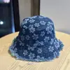 Sombrero de Cubo de Mezclilla Bordado con Flores Frescas Estilo Coreano para Mujer, Lavado y Desgastado con Bordes Deshilachados, Adecuado para Salidas de Primavera y Verano como Sombrero para el Sol
