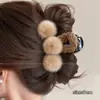 Lindo pasador de pinza de peluche grande para la nuca, nuevo pasador de tiburón para otoño e invierno 2026, elegante pasador de oso para recogidos
