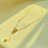 Moderna y de Alta Gama Collar de Gypsophila Cintura Pequeña para Mujeres con Caracteres de la Suerte Colgante de Acero de Titanio Lujo Accesible Cadena para Clavícula que No se Desvanece