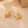 Diseño Creativo Aretes Irregulares de Estrella con Circonita Estilo Ab Moda de Alta Gama Exquisitos Aretes Chapados en Cobre con Oro Real