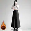 Falda satinada de sirena para mujer, otoño e invierno, forrada de polar, engrosada, de cintura alta, con efecto drapeado, que cubre la cadera, de longitud media