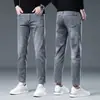 Jeans Cinza Lavado Novo Primavera 2026 para Homens, Corte Reto Slim Fit, Elástico, Versátil, Calças Casuais de Luxo Leve