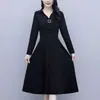 Vestido de color liso con cuello polo y manga larga de estilo temperamento elegante para mujer primavera otoño ropa de madre falda de línea A de longitud media ceñida a la cintura transfronterizo