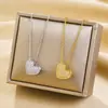 Estilo Lujo Ligero Gama Alta Circonita Micro-Pavimentada Colgante Corazón de Melocotón Accesorios Collar de Acero de Titanio Simple y de Moda Elegante Collar de Corazón