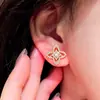 Pendientes de Tachuela Flor Hueca de Madreperla con Circonita, Aguja de Plata Electrochapada en Oro Real de 14K, Lujo Ligero, Gama Alta, Nicho, Pendientes Exquisitos para Mujer